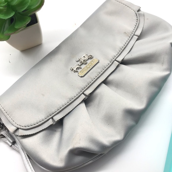 Silver Coach Horse and carriage  Wristlet - Picture 2 of 5